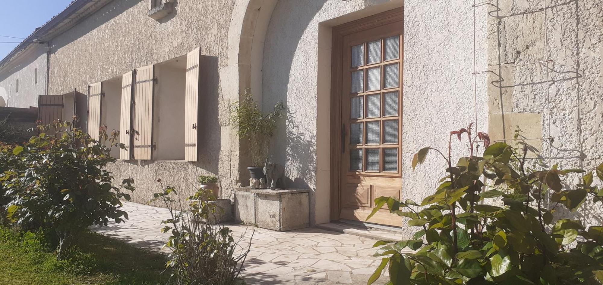 Arts & Passion Mirambeau (Charente-Maritime) Exterior foto